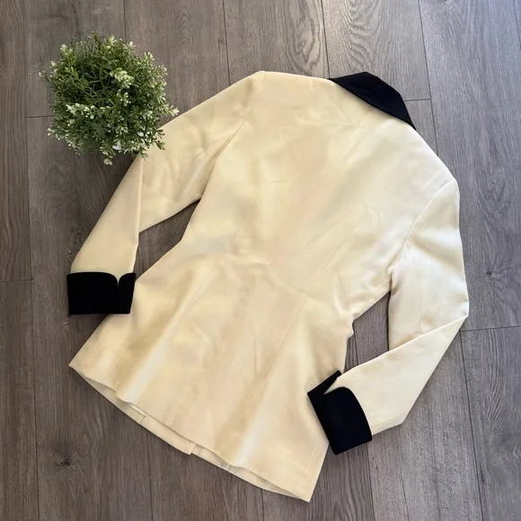 Vintage Neiman Marcus Cream & Black Wool Classic Elegance Blazer Jacket